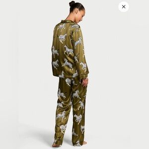 New Victoria's Secret Glazed Satin Green Chameleon Dancing Zebras Pajama Set (L)